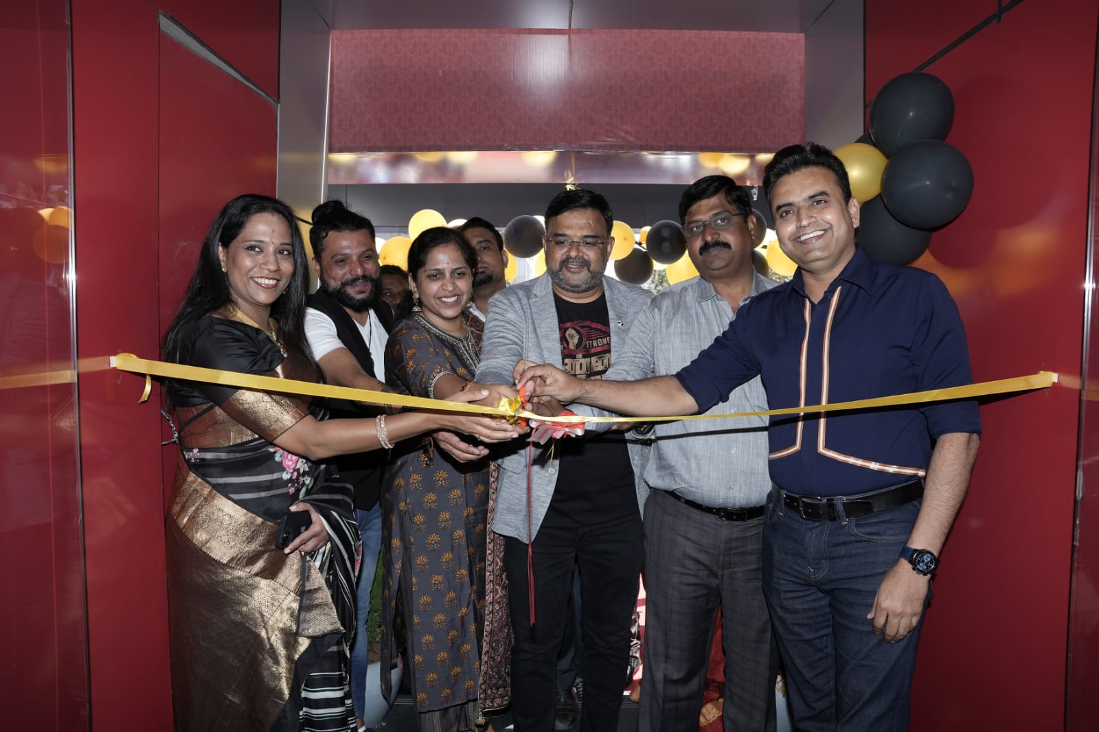 Royaloak Furniture opens its 6th store in Chennai and 144th in India