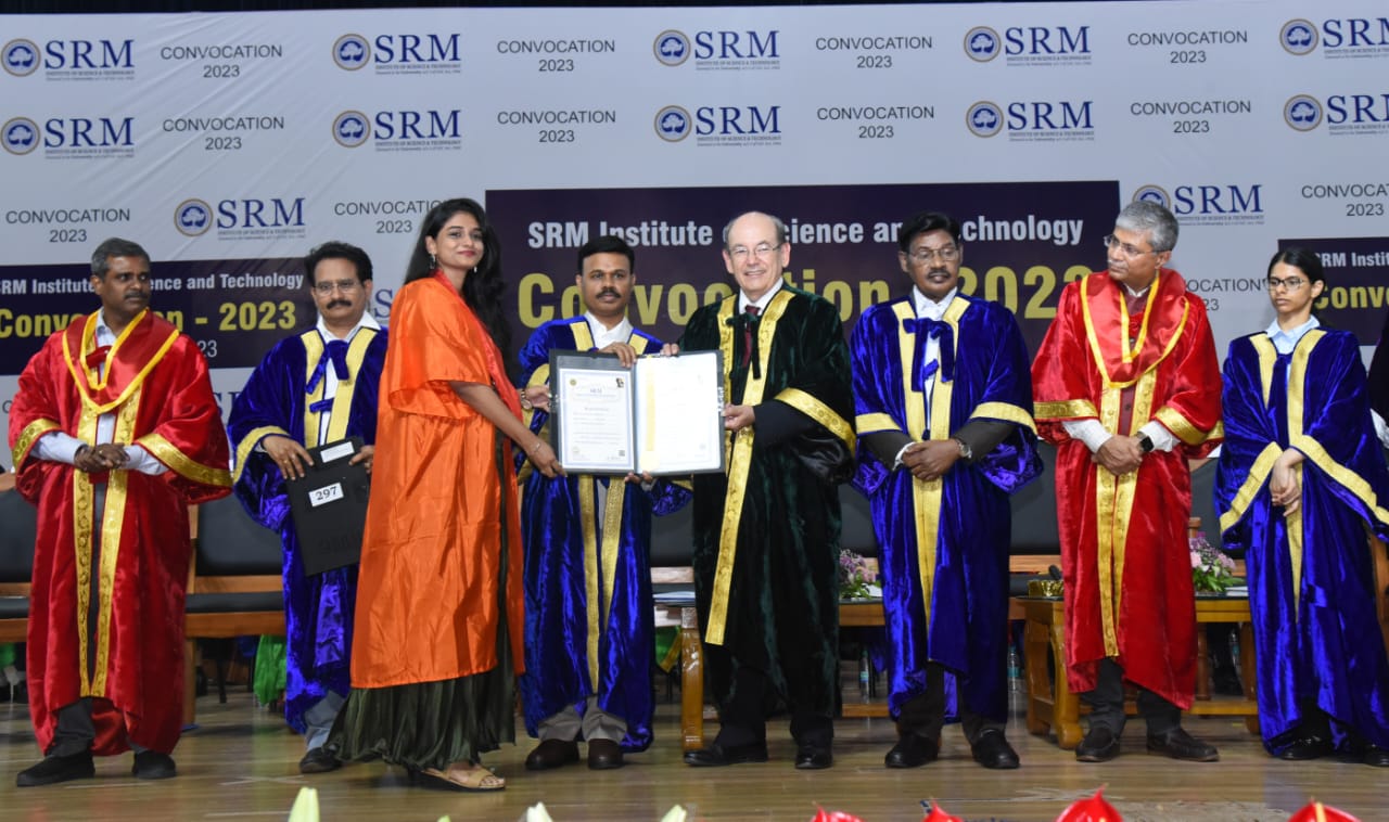 SRMIST Graduation Day remains impressive, degrees presented to 8513 students Eminent scientist, traditional medicine expert presented with honorary doctorate on the occasion